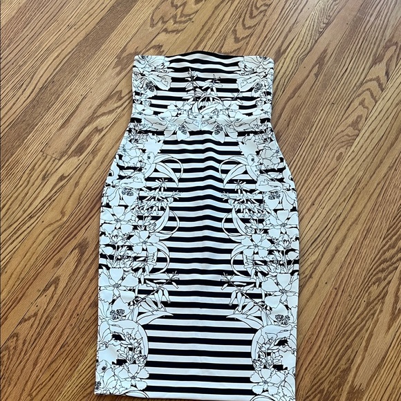 Express Black & White Floral Striped Strapless Bodycon Dress Size 4 - Picture 6 of 8